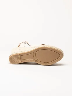 Alberville - Beige kilklackade sandaletter i skinn