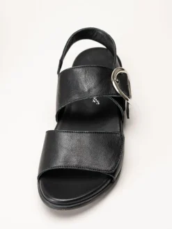 Andrea Conti - Svarta sandaler