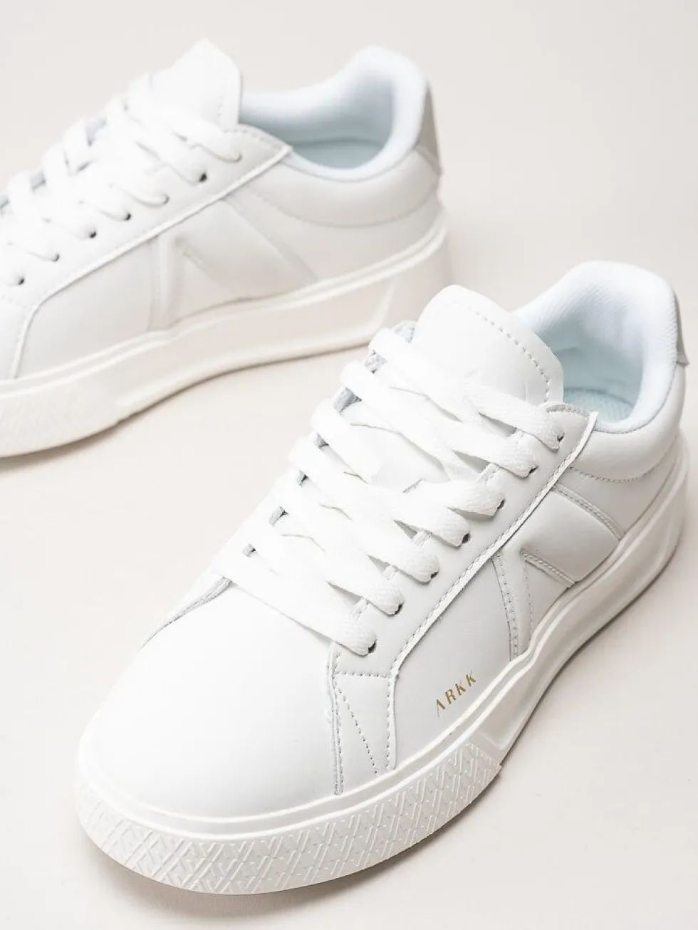ARKK Copenhagen - Essence - Vita sneakers i skinn