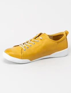 Charlotte of Sweden - Gula sneakers i skinn