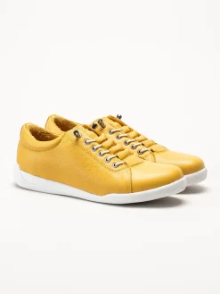 Charlotte of Sweden - Gula sneakers i skinn