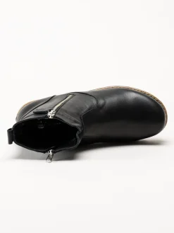 Charlotte of Sweden - Svarta boots i skinn