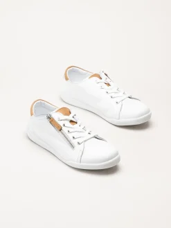 Charlotte of Sweden - Vita sneakers i skinn