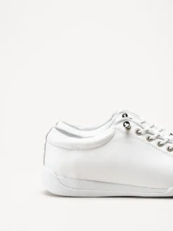 Charlotte of Sweden - Vita sneakers i skinn