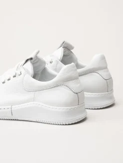 Charlotte of Sweden - Vita sneakers i skinn