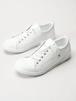 Charlotte of Sweden - Vita sneakers i skinn