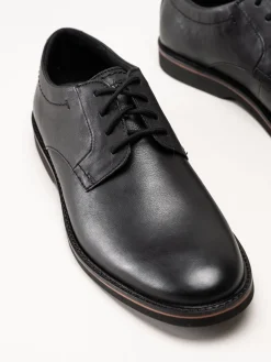 Clarks - Atticus LTLace G - Svarta skinnskor med snörning