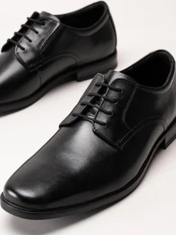 Clarks - Howard Walk - Svarta dressade snörskor i skinn