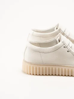 Clarks - Torhill Lo G - Vita skor i mjukt skinn
