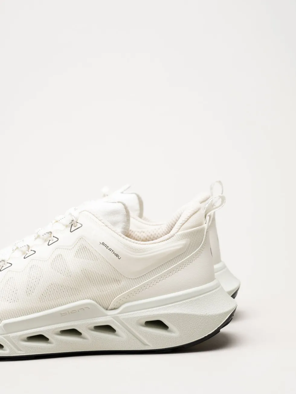 Ecco - Biom 720 Breathru - Vita sneakers i mesh
