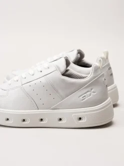 Ecco - Street 720 W - Vita sneakers i skinn