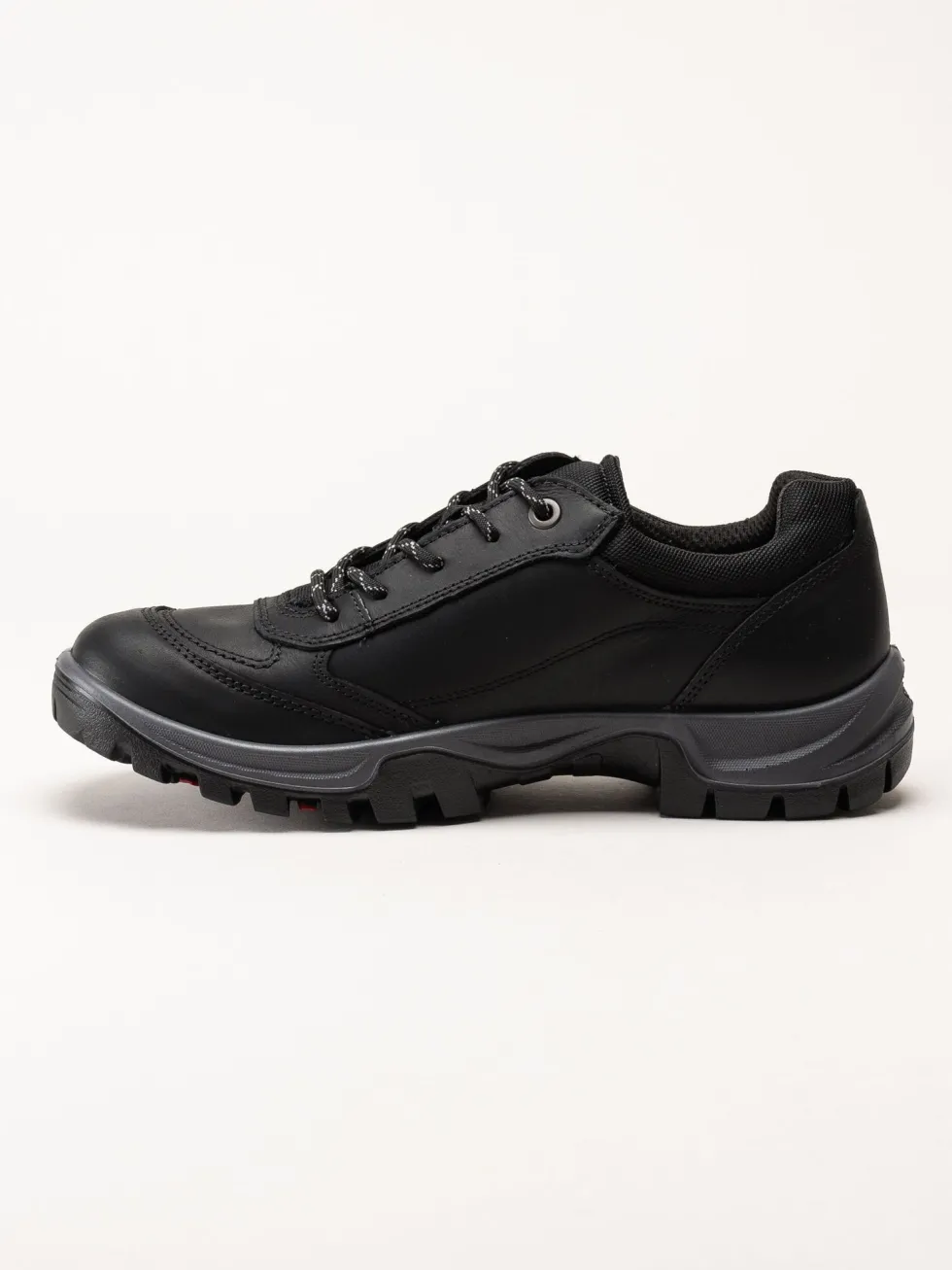 Ecco - Xpedition WP - Svarta promenadskor i oljad nubuck
