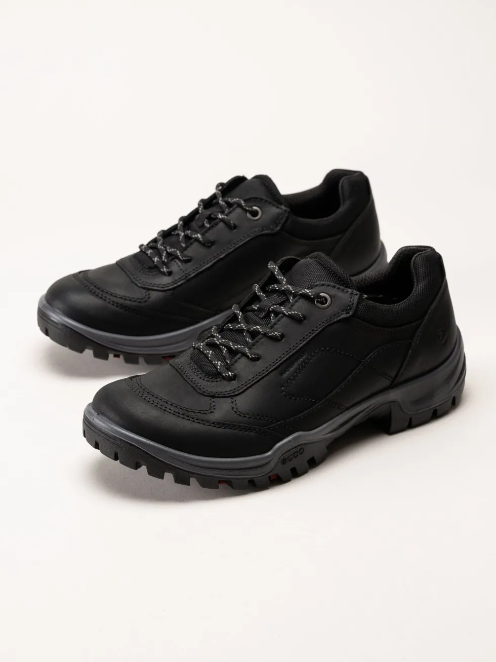 Ecco - Xpedition WP - Svarta promenadskor i oljad nubuck