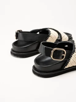 Engla Cross - Svartvita sandaler med korslagda remmar