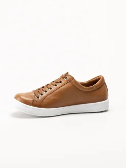 Esgano - Ljusbruna sneakers i skinn