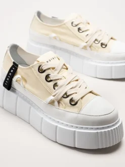 Inuikii - Matilda Canvas low - Ljusgula platåsneakers i textil