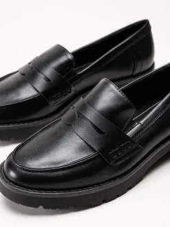 Jana - Svarta loafers i skinnimitation