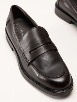 Marco Tozzi - Mörkbruna loafers i skinn