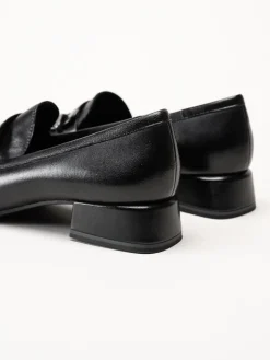 Marco Tozzi - Svarta loafers i skinn