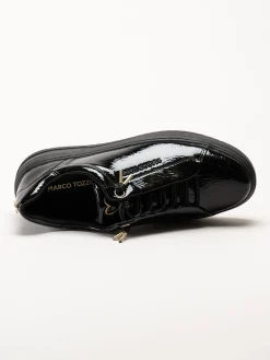 Marco Tozzi - Svarta sneakers i syntetlack med gulddetaljer