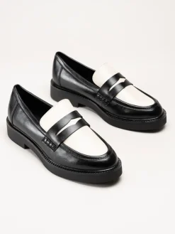 Marco Tozzi - Svartvita pennyloafers i skinnimitaiton