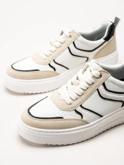 Marco Tozzi - Vita sneakers med beige detaljer