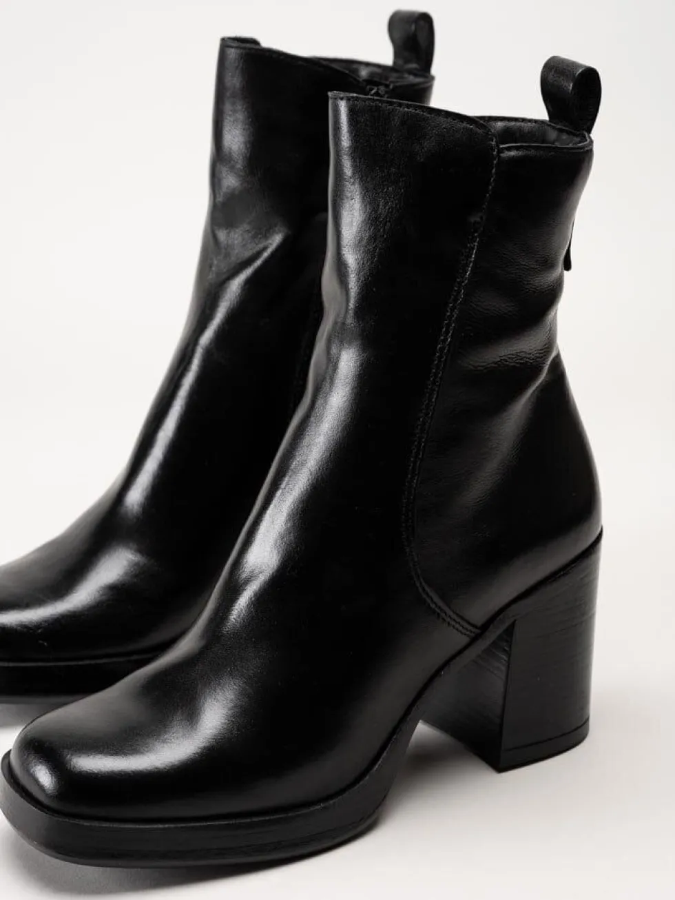 Mjus - Micaela - Svarta boots i skinn