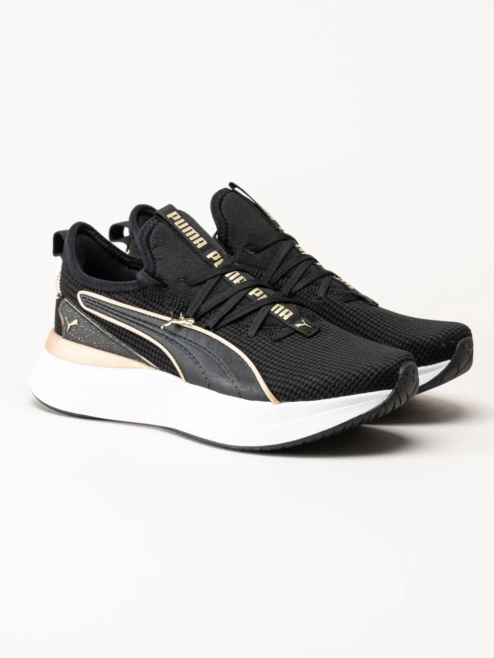 Puma - Softride Sabrina - Svarta sneakers