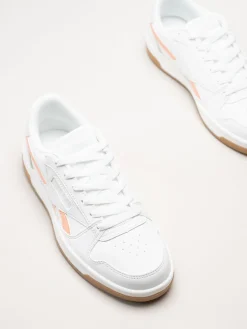 Reebok - Match PrimeV2 - Vita sneakers i skinnimitation