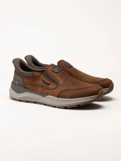 Rieker - Bruna slip on promenadskor i oljad nubuck