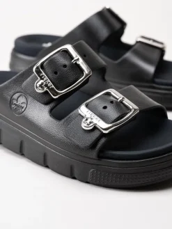 Rieker - Svarta slip in sandaler i skinnimitation