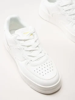 Rugged Gear - Vita sneakers i skinnimitation