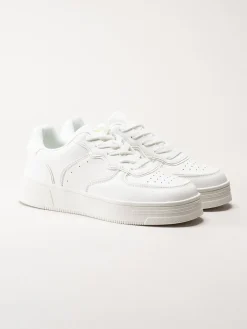 Rugged Gear - Vita sneakers i skinnimitation