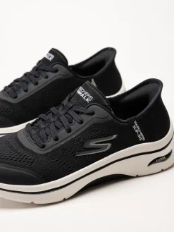 Skechers - Go Walk Arch Fit 2.0 Valencia - Svarta slip-ins sportskor i textil