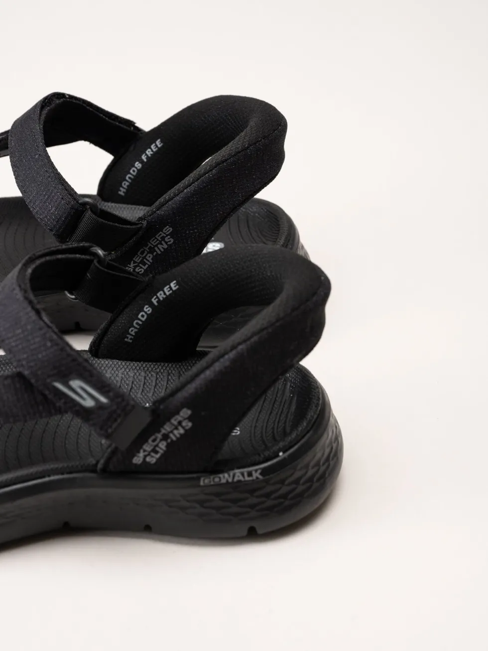 Skechers - Go Walk Flex Sandal - Svarta slip in sandaler