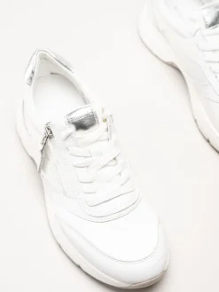 Tamaris Wide - Vita sneakers i skinn
