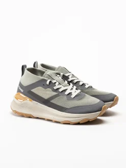 Viking Footwear - Her Momentum - Gröna sneakers med GoreTex